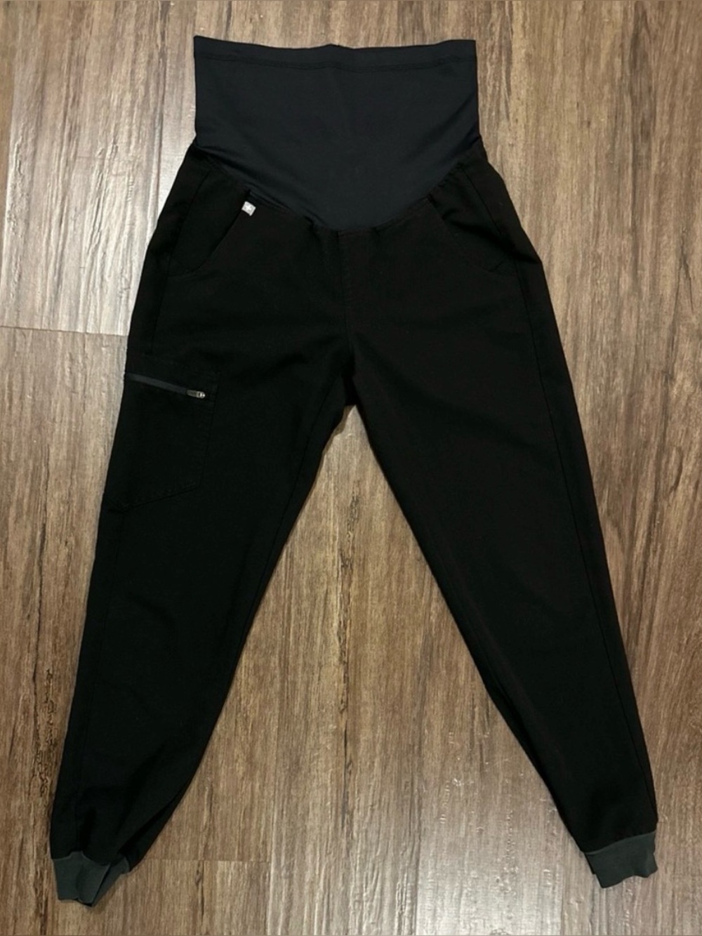 Figs Zamora Maternity Jogger Scrub Pants in Black. Size XS (Regular Length)